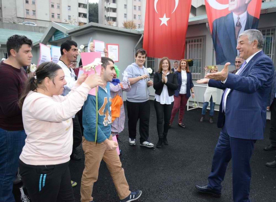 Engelli çocukların sevinci duygulandırdı