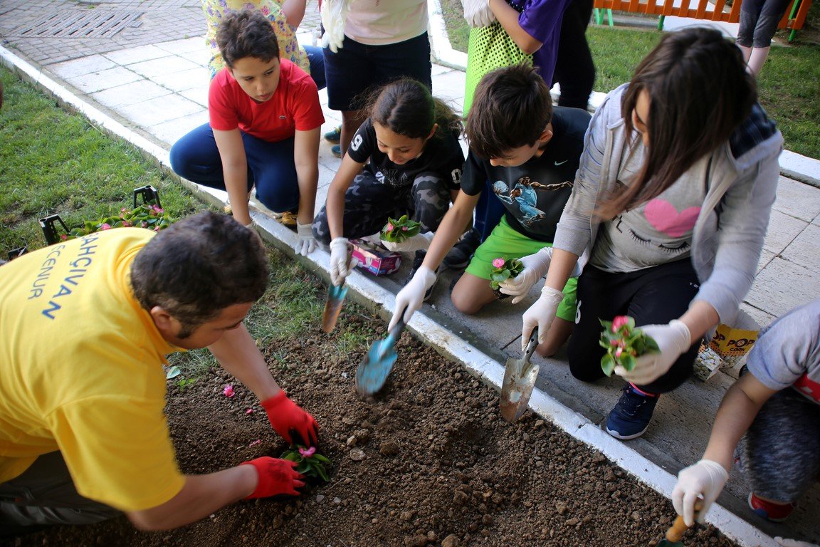Çöpler Çiçek Olsun