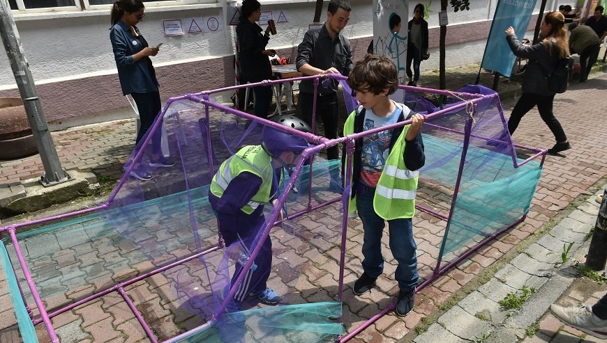 Ayda Bir Gün Sokak Bizim