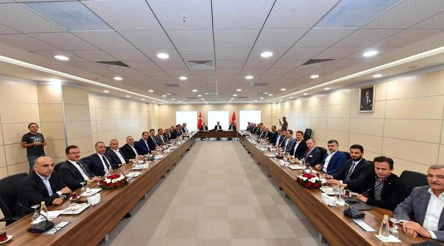 İstanbul’un tüm ilçe belediye başkanları İBB’de toplandı