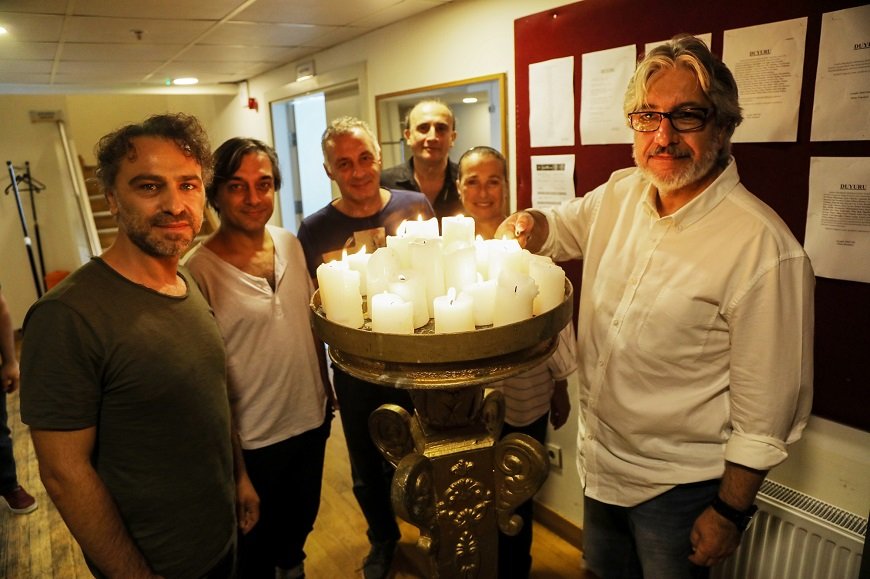 Duayen sanatçılar Şehir Tiyatroları'nı ziyareti