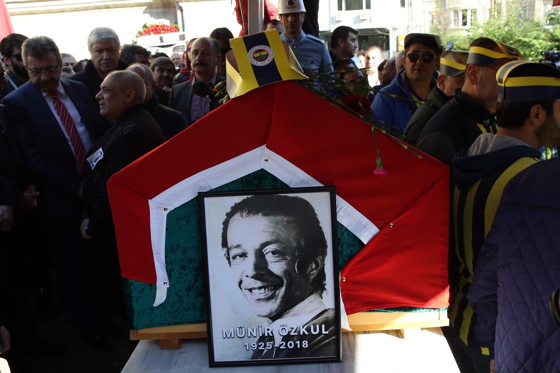 Münir Özkul son yolculuğuna uğurlandı
