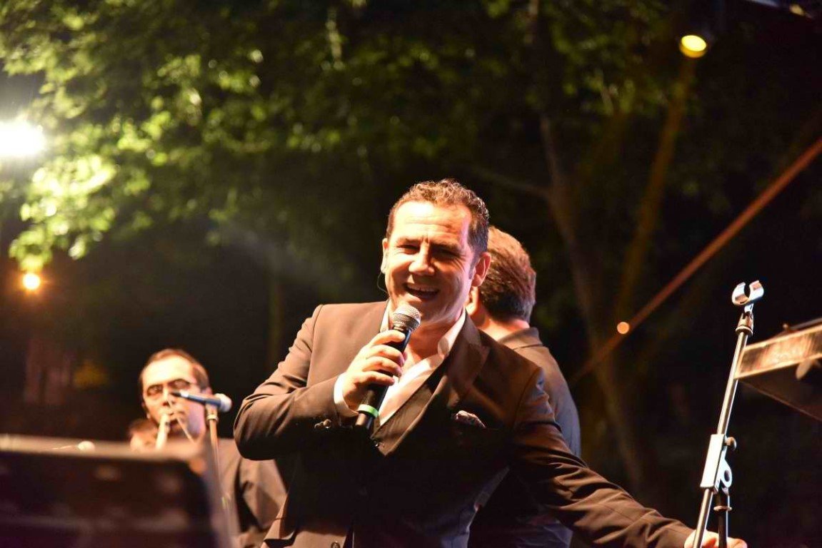 Ferhat Göçer Sarıyerlileri coşturdu