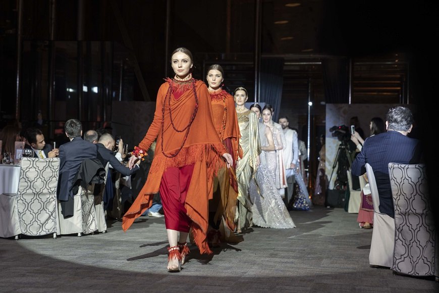 Hint Modacı Tahiliani Boğaz’da Defile Düzenledi