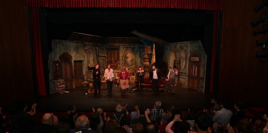 Duayen sanatçılar Şehir Tiyatroları'nı ziyareti