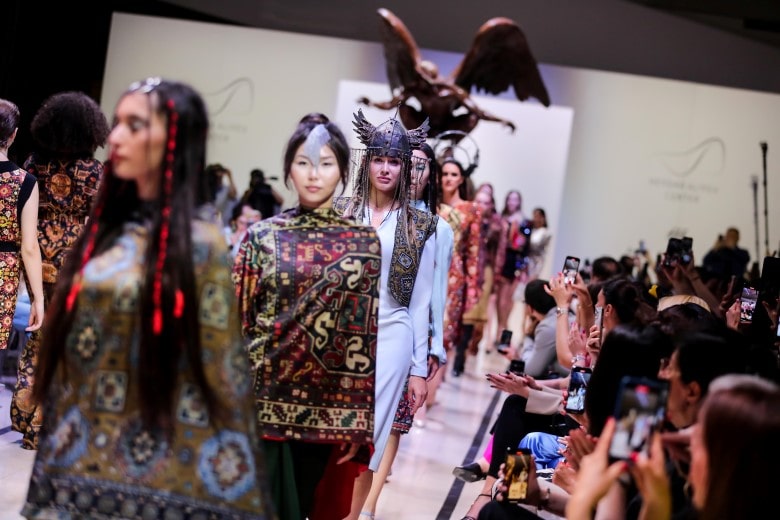 Haydar Aliyev Kültür Merkezi’nde muhteşem Rufat İsmayil defilesi