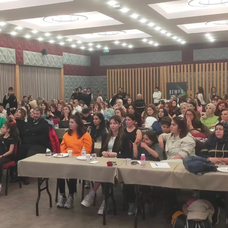 İstanbul Kadın Kuaförleri-Manikürcüleri Esnaf ve Sanatkarlar Odası 