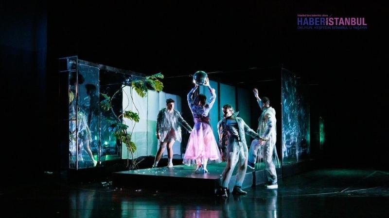 “Çirkin” Tiyatrosu Leyla Gencer’de