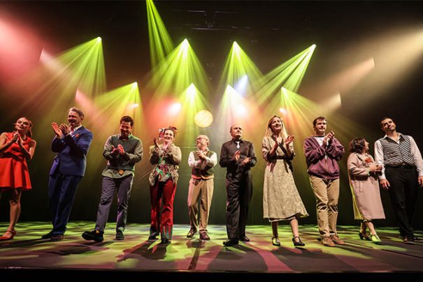 “Güneşin Oğlu”  Dakikalarca Ayakta Alkışlandı!