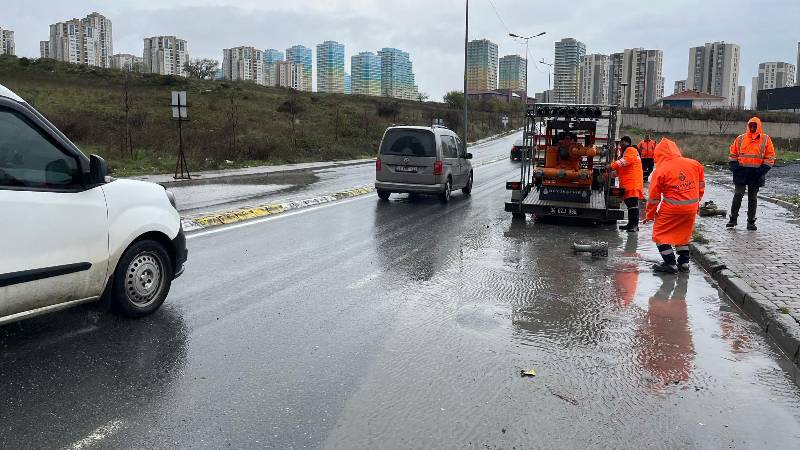 İstanbul’da Sağanak ve Fırtına Etkili Oldu