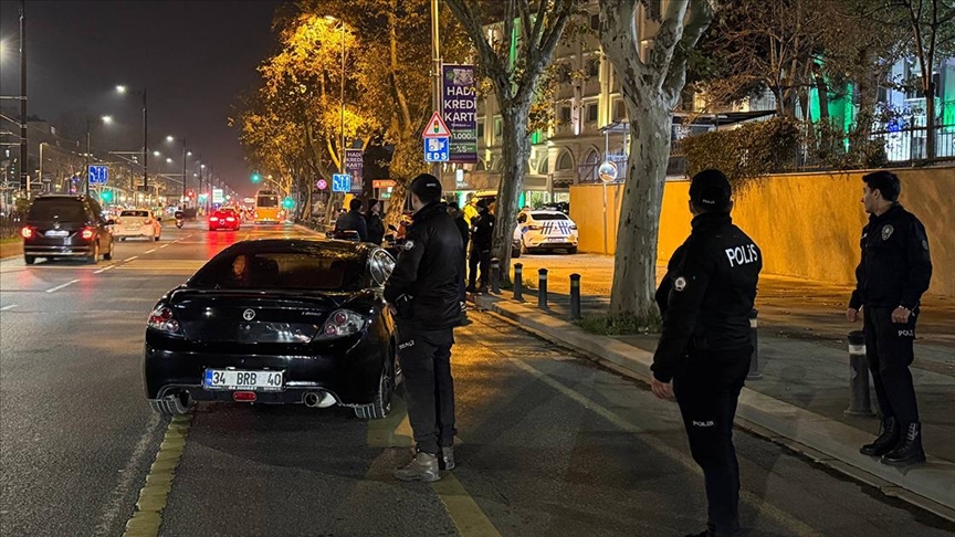 İstanbul’da polis ekipleri kent genelinde uygulama yaptı