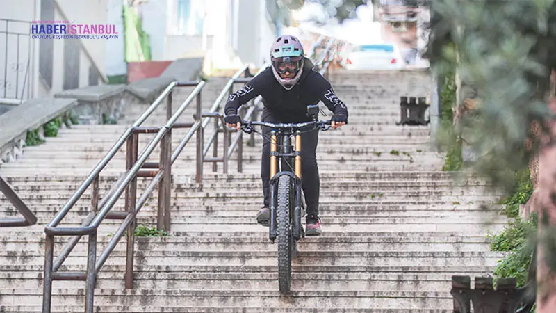 İstanbul’un merdivenlerini bisiklet parkuruna çevirdi
