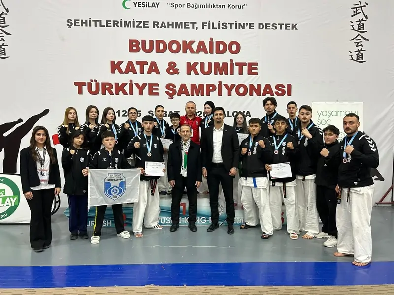 Sultangazili sporcular Yalova’dan büyük başarıyla döndü