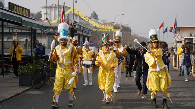 Adalar’a bahar Mimoza Festivali’yle geldi