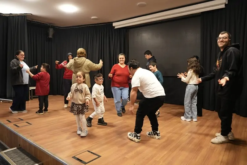 Beyoğlu tiyatro sahnesinde engelleri ortadan kaldırıyor
