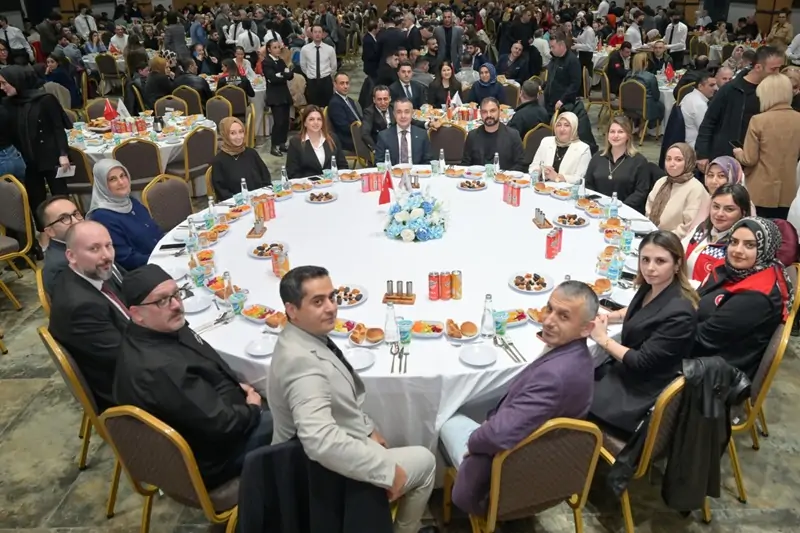 Esenyurt Belediyesi personeli Başkan Vekili Aksoy ile iftarda buluştu