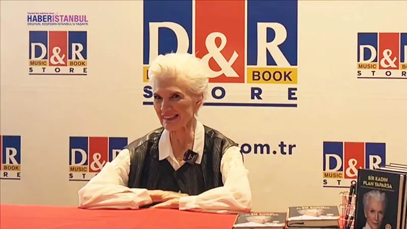 Elon Musk’un annesi Dr. Maye Musk, İstanbul’da okurlarıyla buluştu