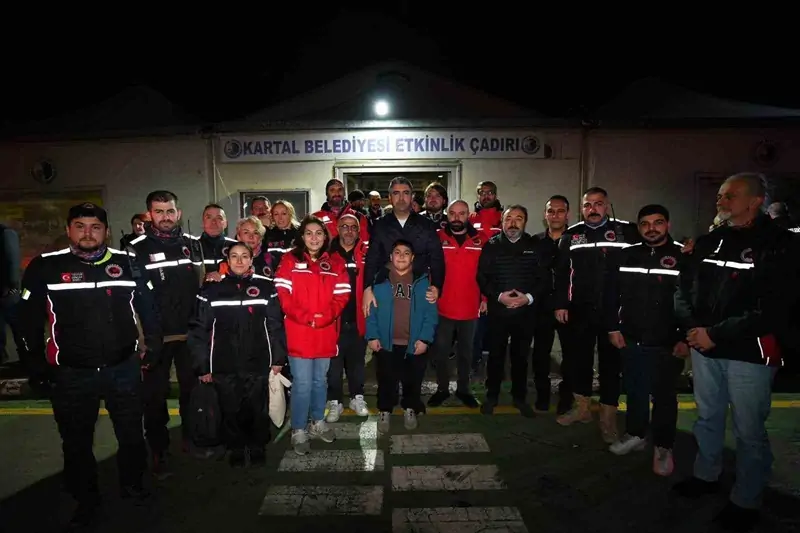 Kartal Belediyesi, Afet ve Arama Kurtarma ekipleriyle iftar sofrasında buluştu