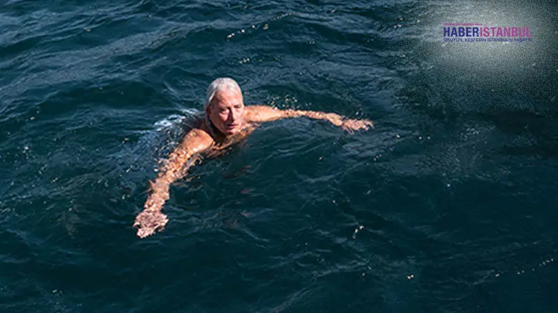 Boğaz’da yaz kış yüzen 78 yaşındaki huzurevi sakini sağlığıyla dikkati çekiyor