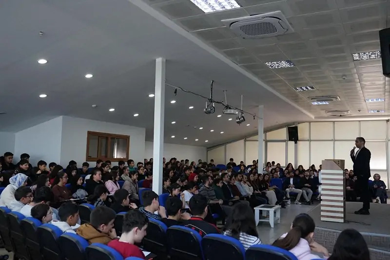 Esenyurt Belediyesi gençlerin sınav hazırlığına desteğini sürdürüyor