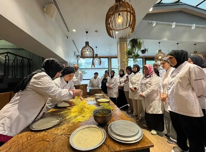 Karınca El Emeği Eğitim Birimi öğrencilere künefenin inceliklerini öğretti