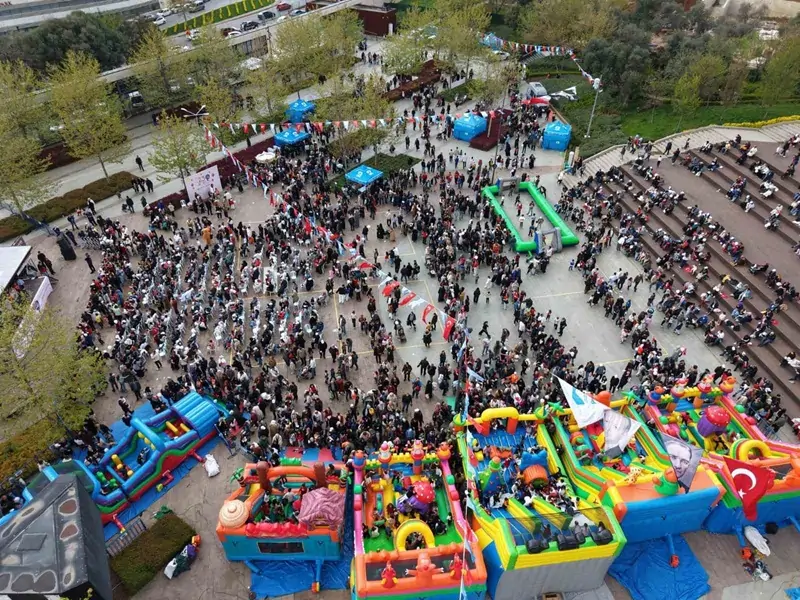 Pendik’teki 23 Nisan etkinlikleri havadan görüntülendi