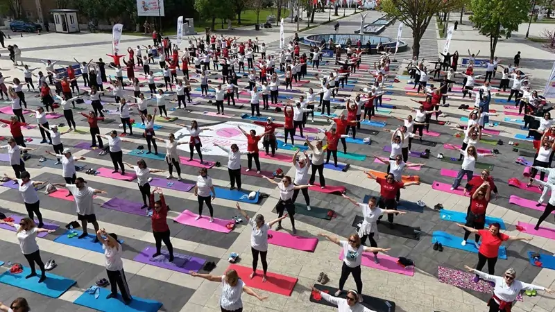 Dünya Pilates Haftası Büyükçekmece’de renkli gösterilere sahne oldu