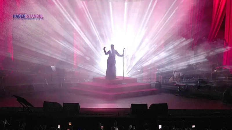 Sibel Can’dan Harbiye’de ışıltılı gece