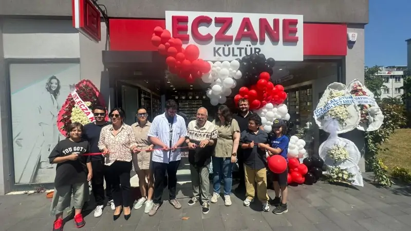 Oğuz Özyaral’ın eczanesi açıldı